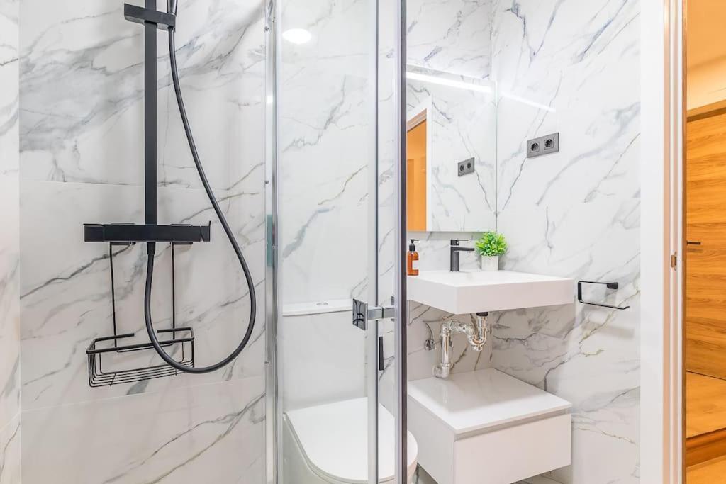 Apartamento Reformado Y Tranquilo Junto A Gran Via Madrid Dış mekan fotoğraf