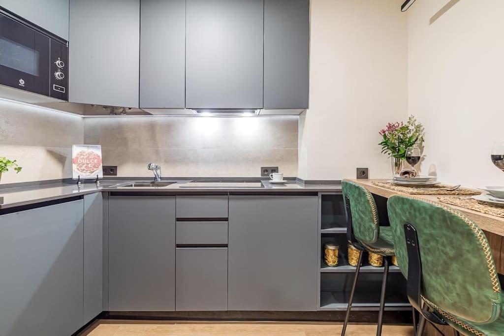 Apartamento Reformado Y Tranquilo Junto A Gran Via Madrid Dış mekan fotoğraf